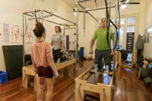 pilates-training-with-trainer-help
